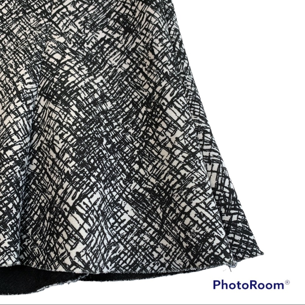 Zara Women’s Flare Black and White Mini Skirt - Picture 7 of 7
